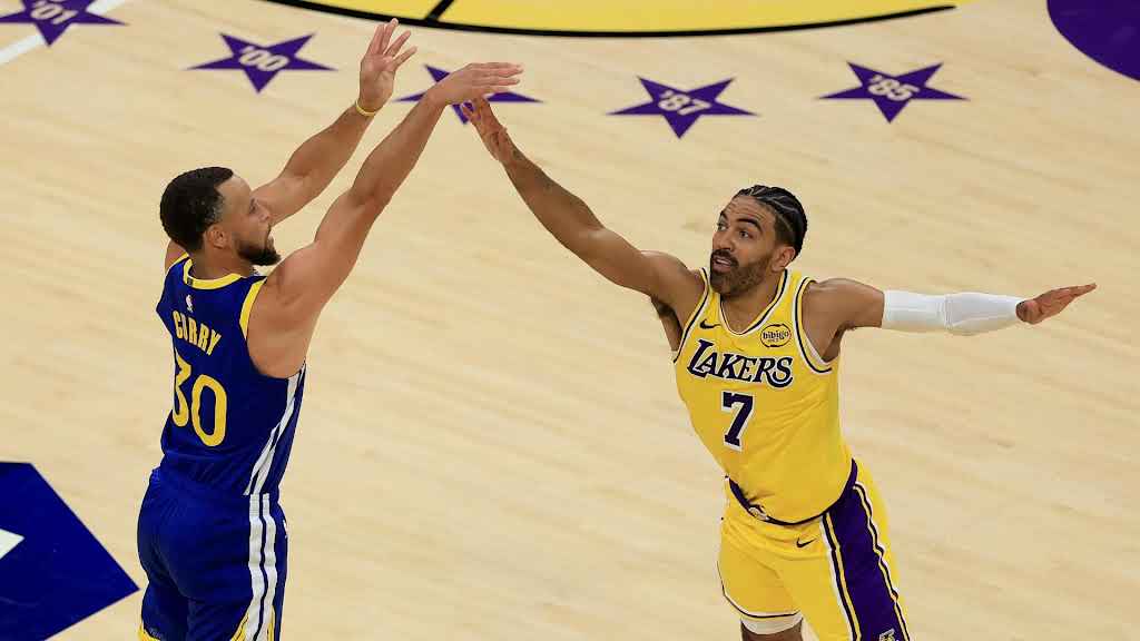 Warriors Roll in Los Angeles on Opening&nbsp;Night