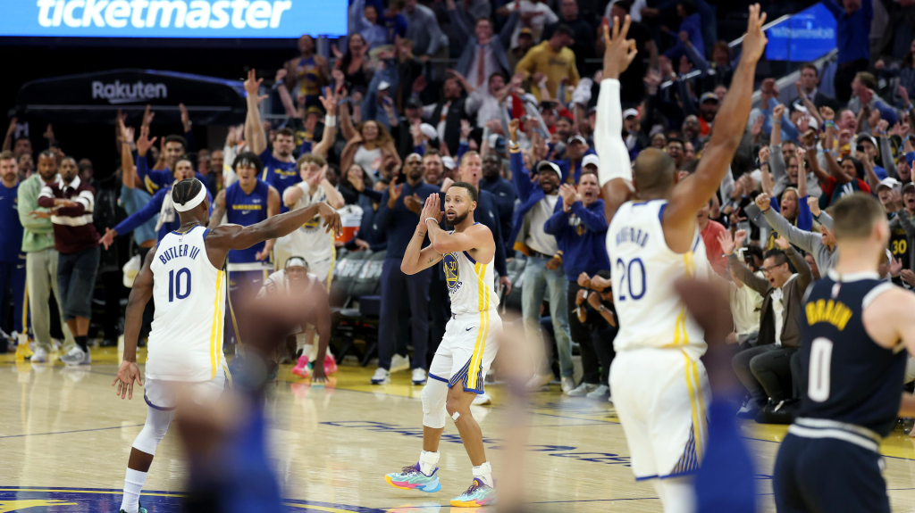 Warriors Win a Thriller on Opening Night Behind Steph Curry’s 42&nbsp;Points