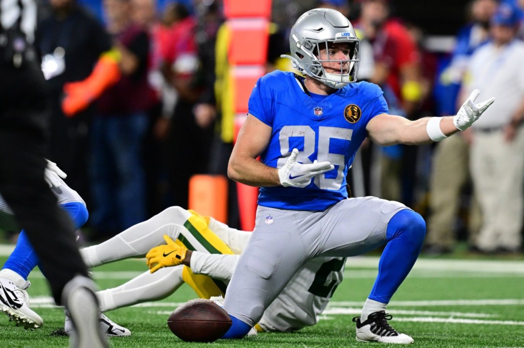 Lions Notes: Detroit Lions sign WR Tom Kennedy to 53-man roster, add defensive depth to practice squad